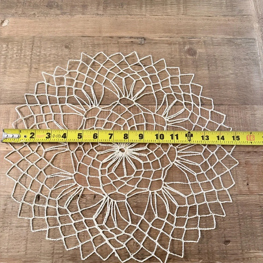 16 Total- Vintage Doily Placemat Set. 8 Piece Plate | Drink. Tatted | Ivory EUC